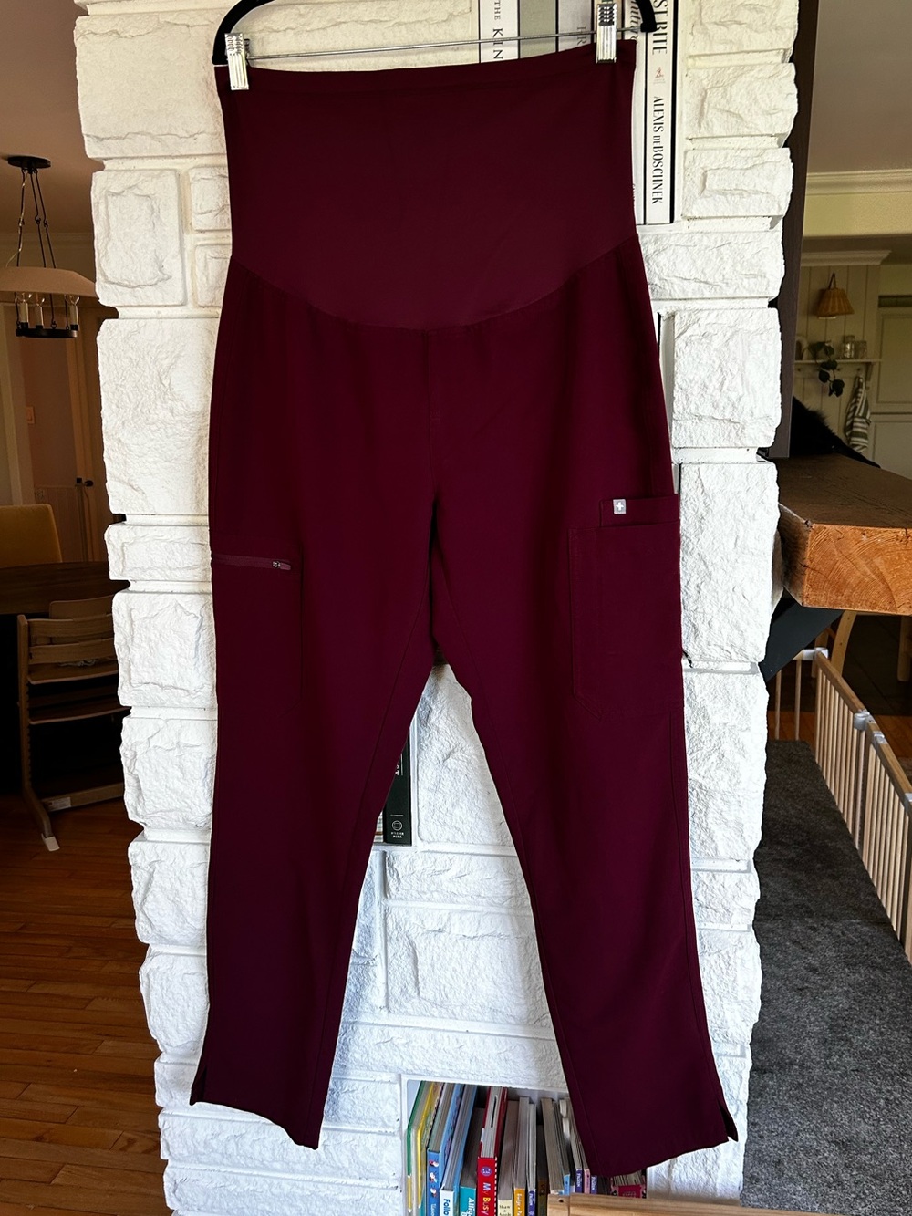 FIGS Yola Maternity Scrub Pants Burgundy Size Medium - Picture 5 of 12